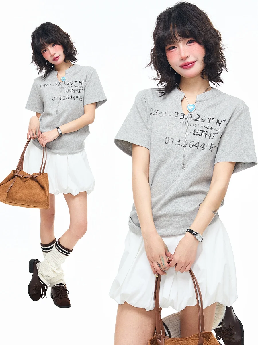 

Женская футболка Sanowers в американском ретро-стиле с буквенным принтом, V-образным вырезом и коротким рукавом, летняя, свободного кроя, универсальная, с дизайнерскими вырезами на плечах, повседневный топ