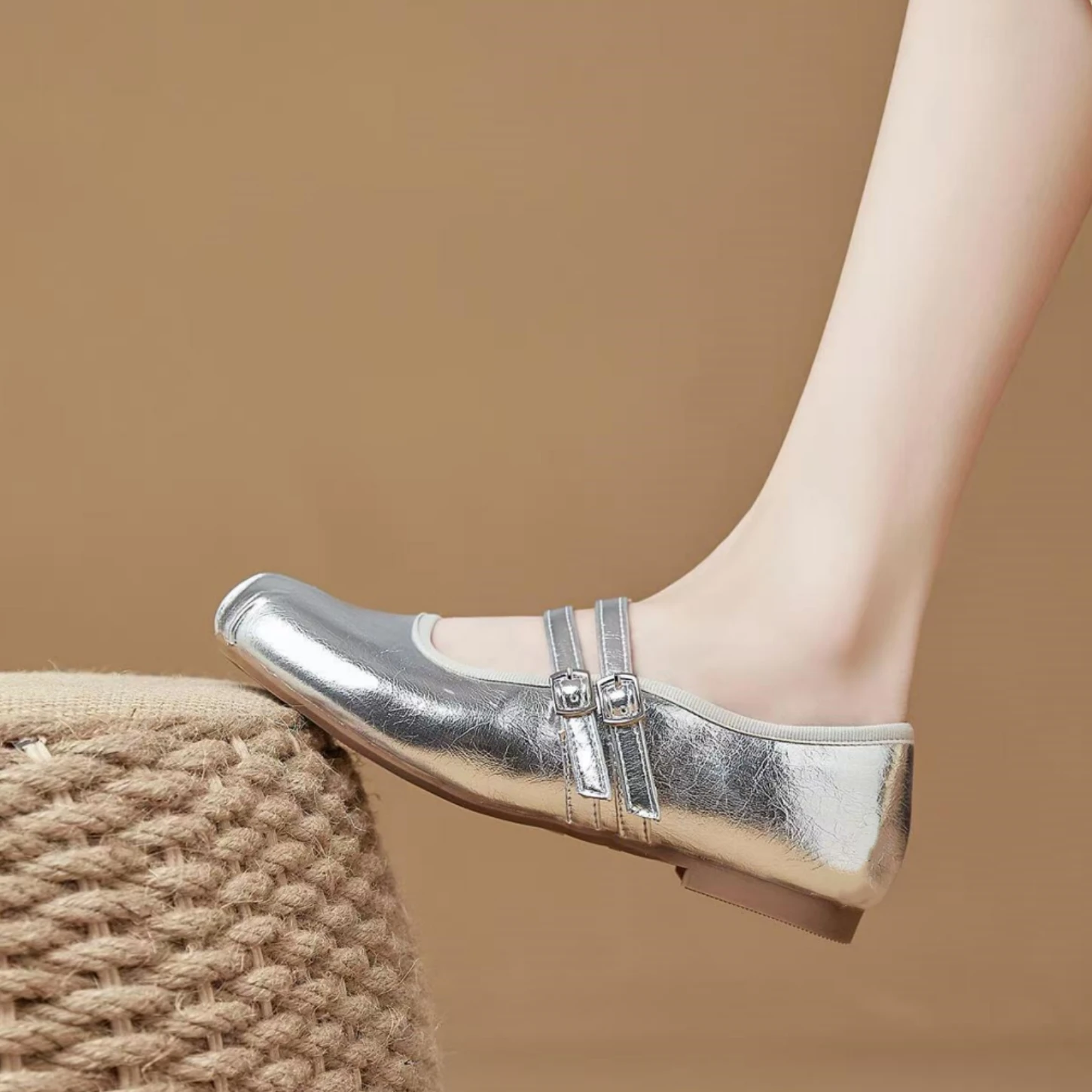 シルバーフラットメリージェーンシューズ女性の春夏スカートマッチングバレエスタイルスリッポンレザーファッションシングルシューズ快適