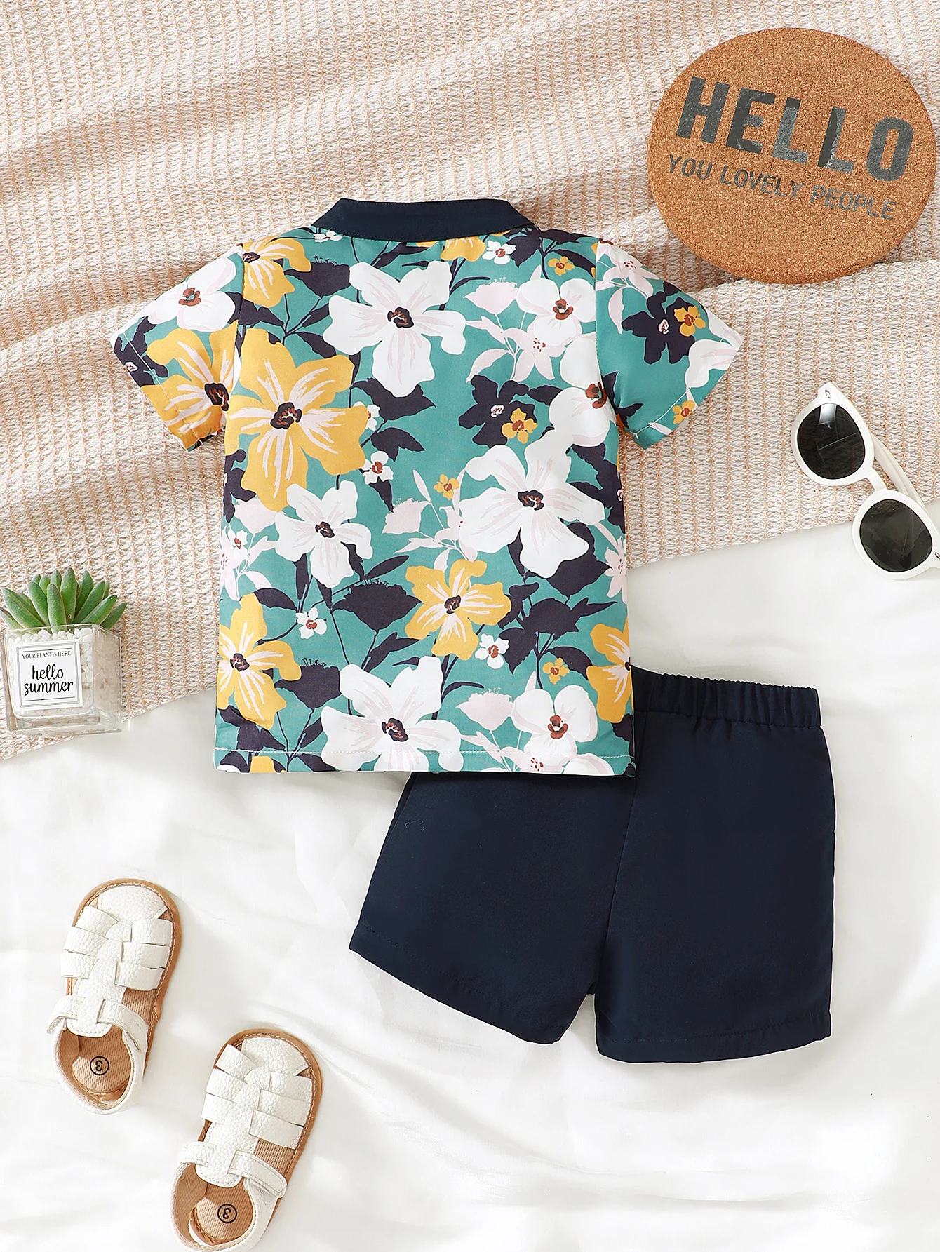 Baby Boy Summer Short-Sleeved Two-Piece Set, Fresh Floral Print Stand-Up Collar Short-Sleeved Top, Paired with Navy Blue Elastic Waist Casual Shorts, Loose and Comfortable Fit, Stylish Summer Outfit for Infants and Toddlers Suitable for Daily Outings and Vacation Photos