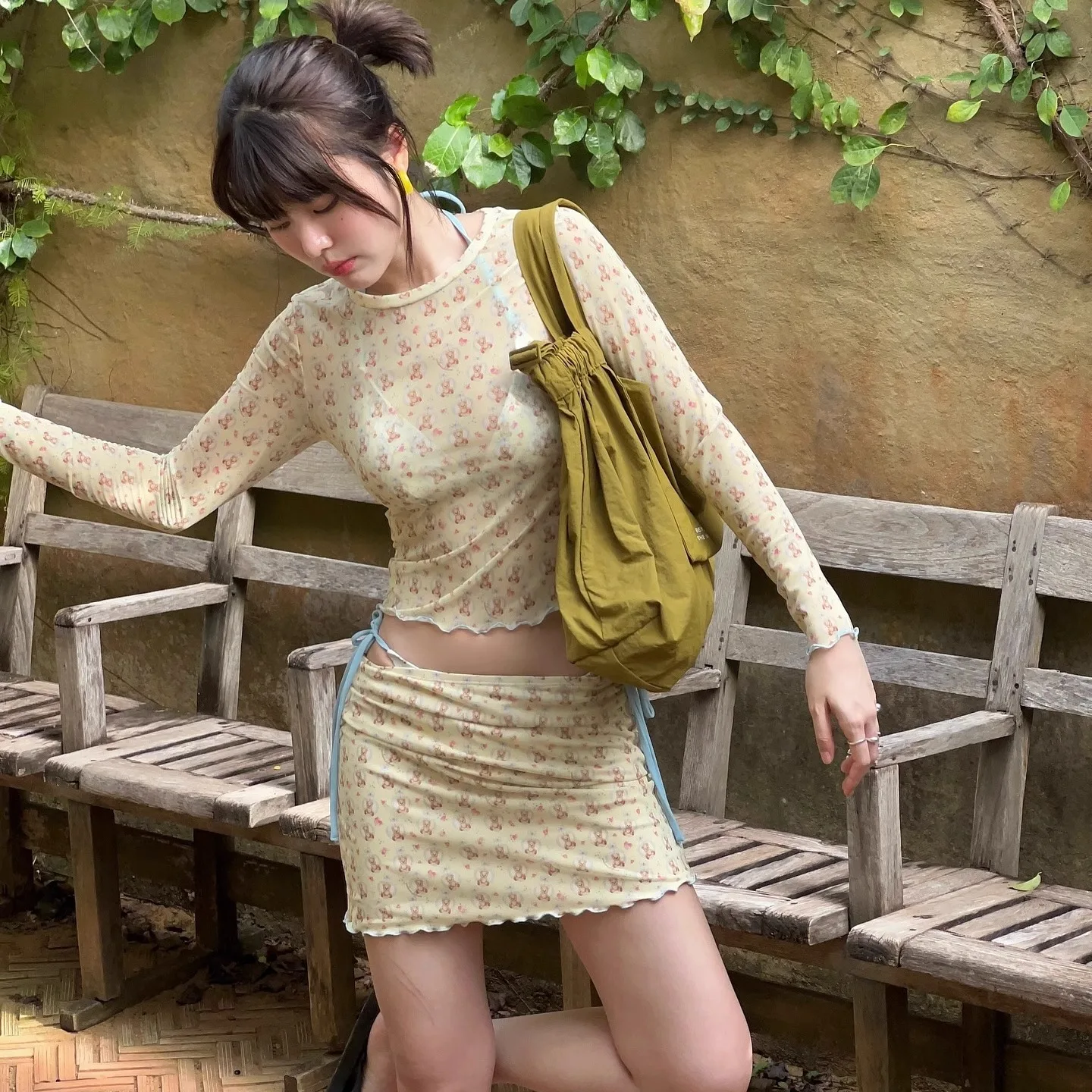 

Ladies Sexy Print Bikini Swimsuit Set Pure Desire Hot Spring Bathing Suit Four Piece Set Nylon Material with Chest Pad