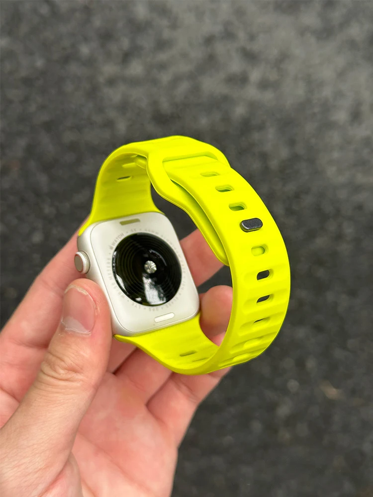 Silicone band for Apple Watch ultra 2 Series 9 8 7 6 SE 54321 strap for iWatch 41 45 49mm breathable pin-and-tuck closure