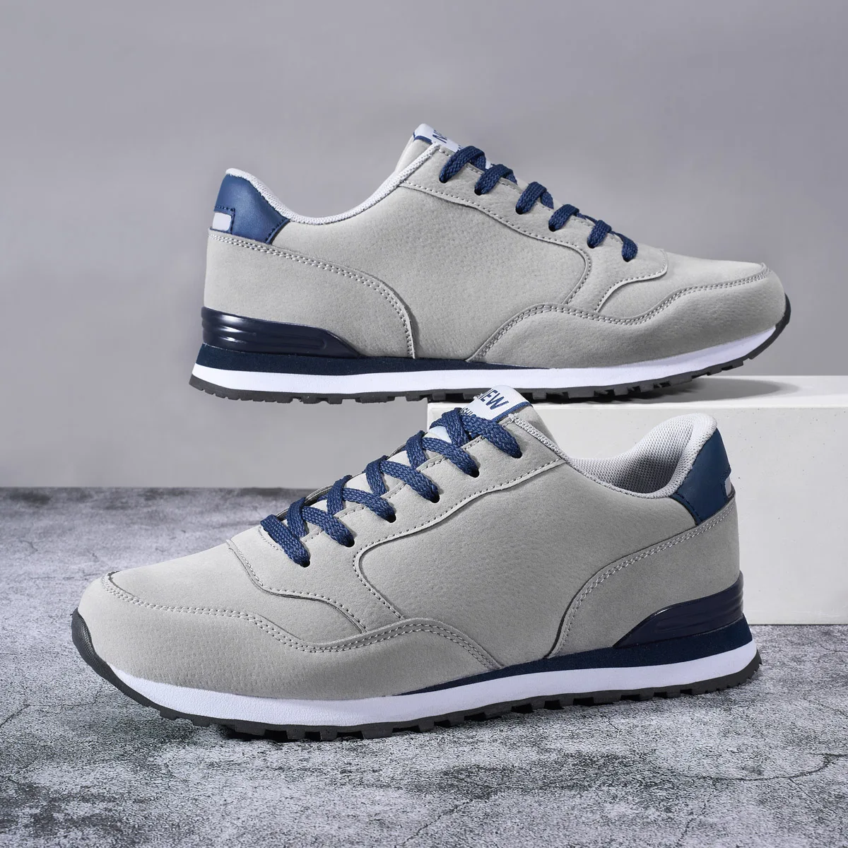 New Leather Men Running Shoes Winter Warm Unisex Sneakers Lightweight Women Walking Shoes Soft Insole Sports Shoes Lace Up 37-47