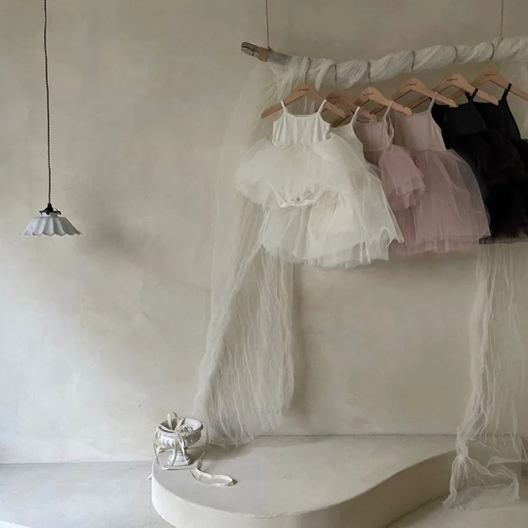 2026 صيف جديد طفلة أكمام حبال ارتداءها الصلبة لطيف الرضع فتاة شبكة فستان الأميرة القطن طفل الملابس 0-24 متر