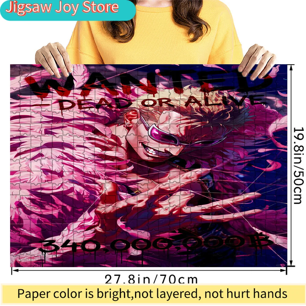 

Премиум-пазл из бумаги: Донкихот Дофламинго в розовом пальто с перьями и фоном с плакатом о розыске, аниме-арт высокого качества