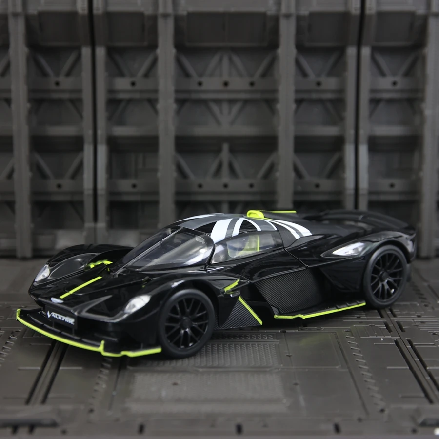 

CCA 1:23 Имитация суперкар из сплава Aston Martin Valkyrie, украшение автомобиля, дверь можно открыть со звуком и светом