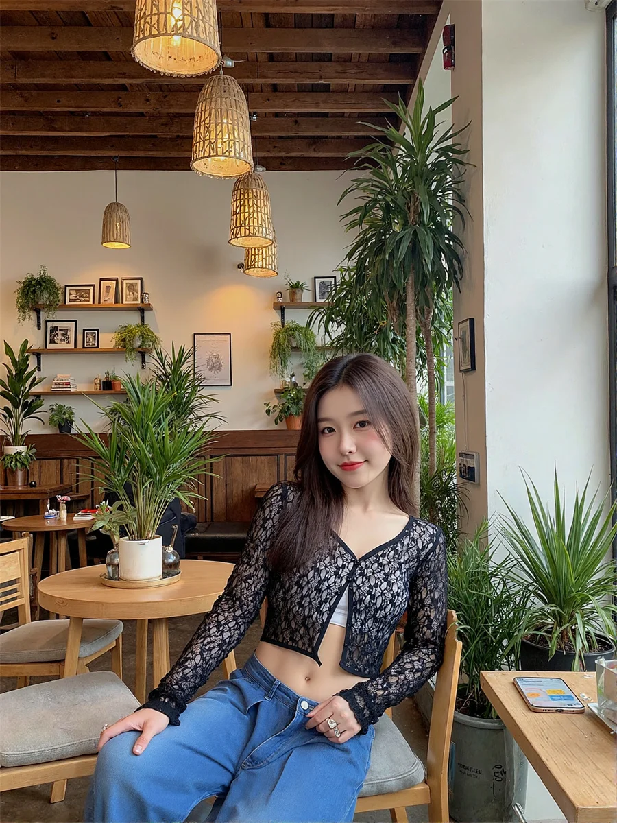 Camisas blancas para mujer, blusas de encaje con agujeros y cuello en V con botones frontales, ajustadas, elegantes, sencillas, básicas, minimalistas, a la moda