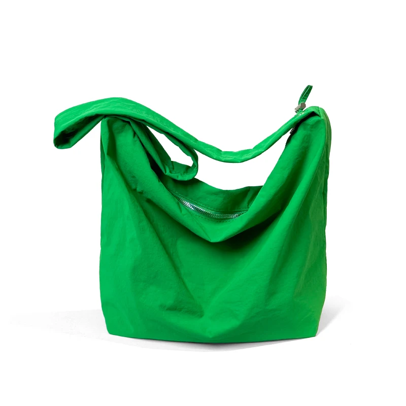 

Clouds pleated drawstring shoulder strap canvas jiaozi bag solid color simple lazy wind commuting Joker shoulder bag female