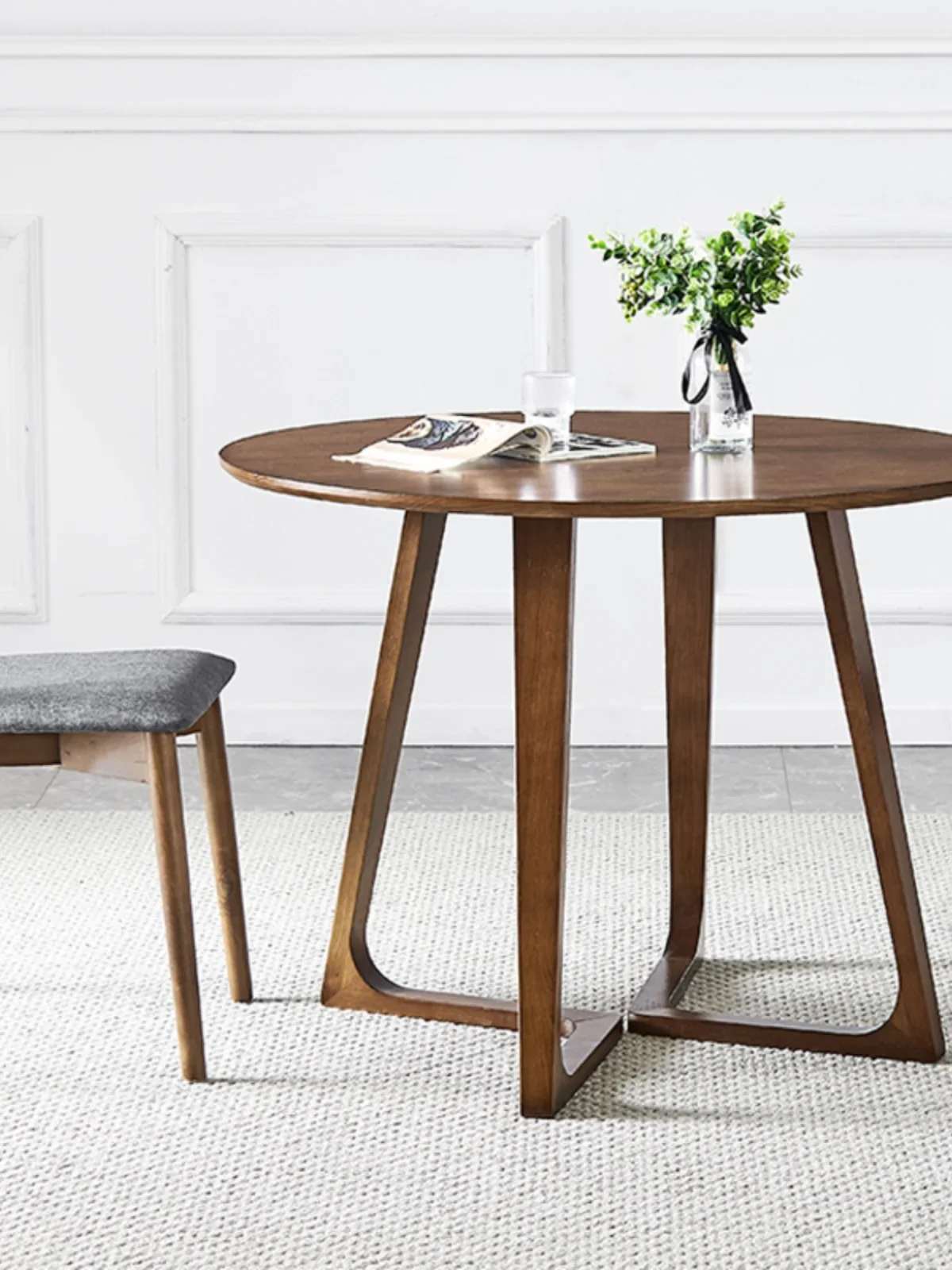 Nordic solid wood dining table restaurant round dining table and chair combination small apartment family hotel