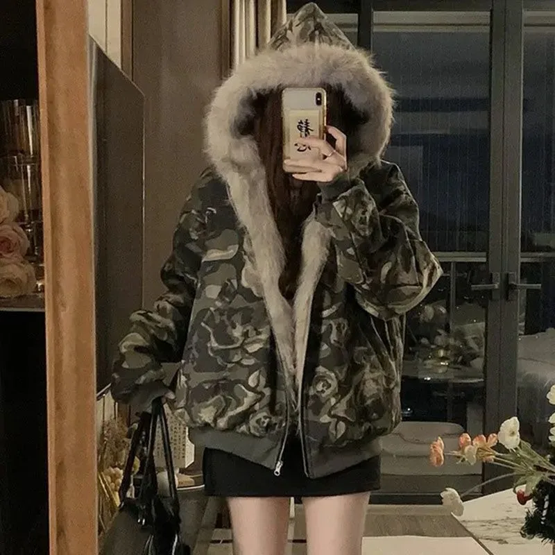Abrigos acolchados Unisex, chaqueta gruesa de camuflaje con capucha y cremallera, abrigos Y2K con adornos de piel sintética, chaqueta negra y gris de camuflaje para hombre y mujer 2025