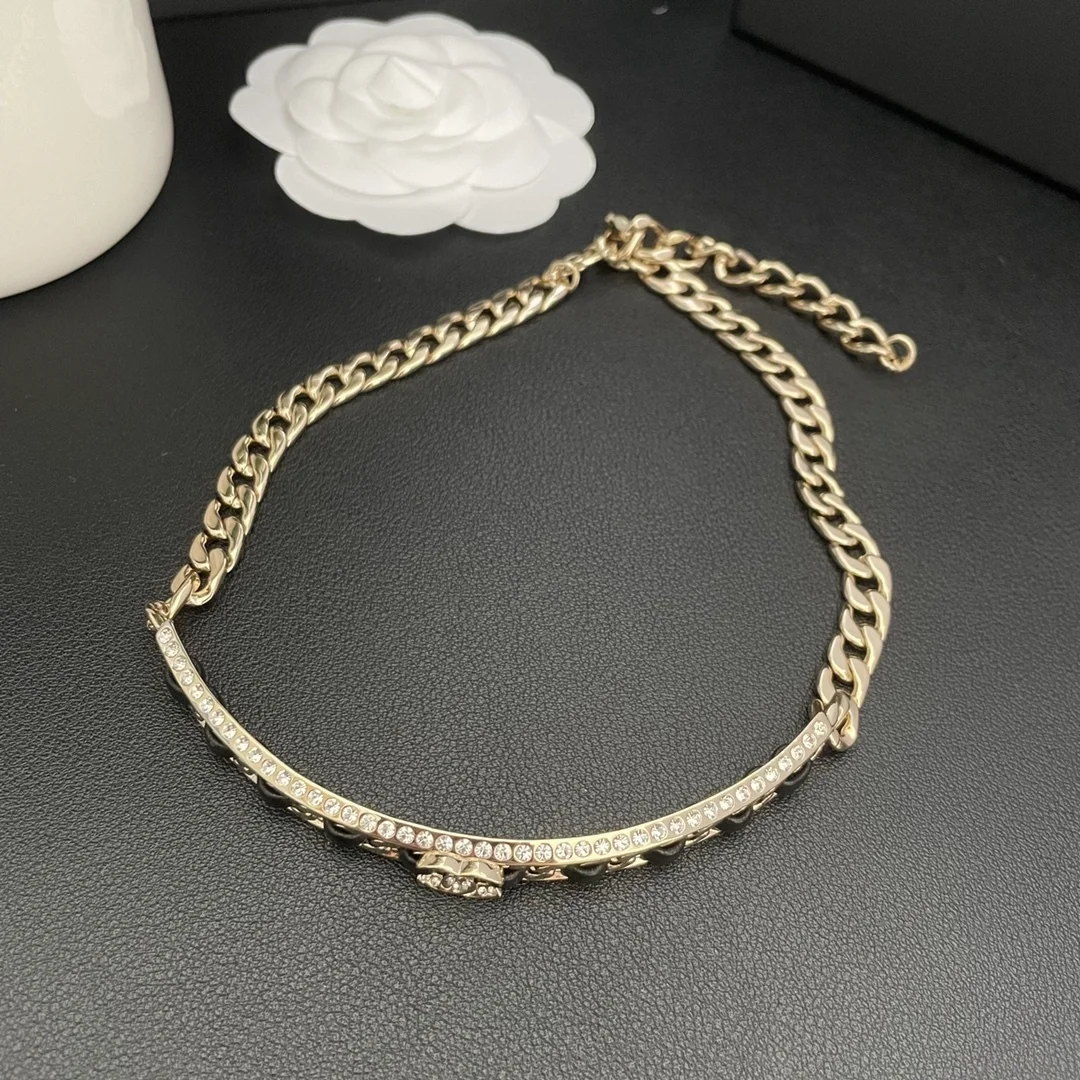 

European and American fashion classic double C wear leather crystal collar