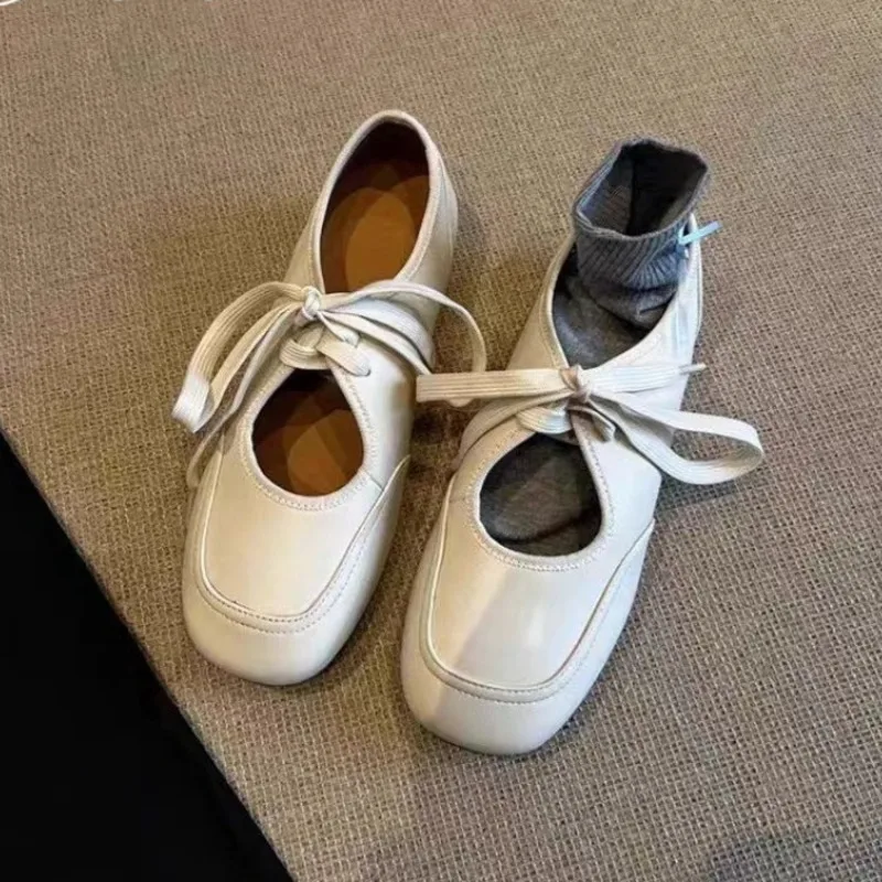 

Повседневные кроссовки на плоской подошве. Женские сандалии. Мягкие кожаные лоферы. Балетки. Тенденция 202. Туфли Мэри Джейн. Женское элегантное платье. Комфорт на шнуровке.