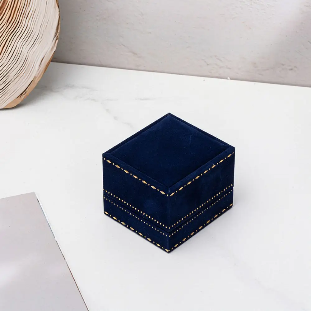 caixa-elegante-para-guardar-joias-com-revestimento-aveludado-ideal-para-exibir-aneis-e-brincos-e-como-recipiente-para-presentes-perfeita-para-guardar-acessorios-de-moda