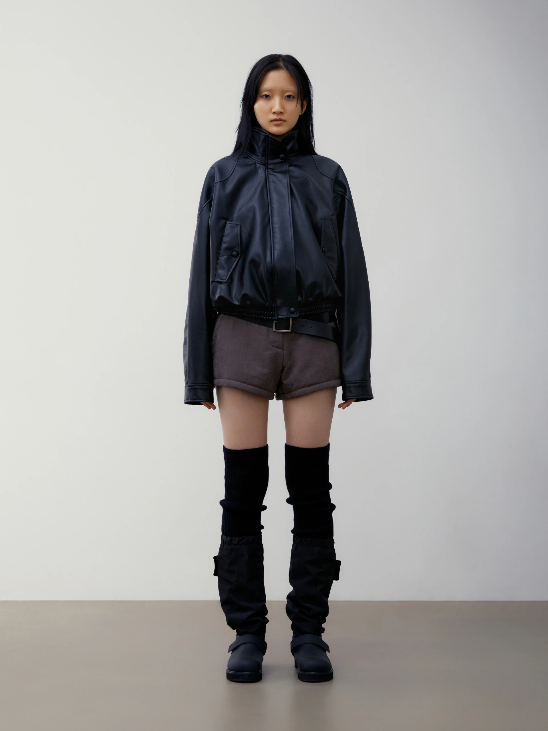 スイートクールレトロバイクスタイルショートコートジャケットスタンドカラールーズフィットPUレザーバイカージャケット若い女性向け