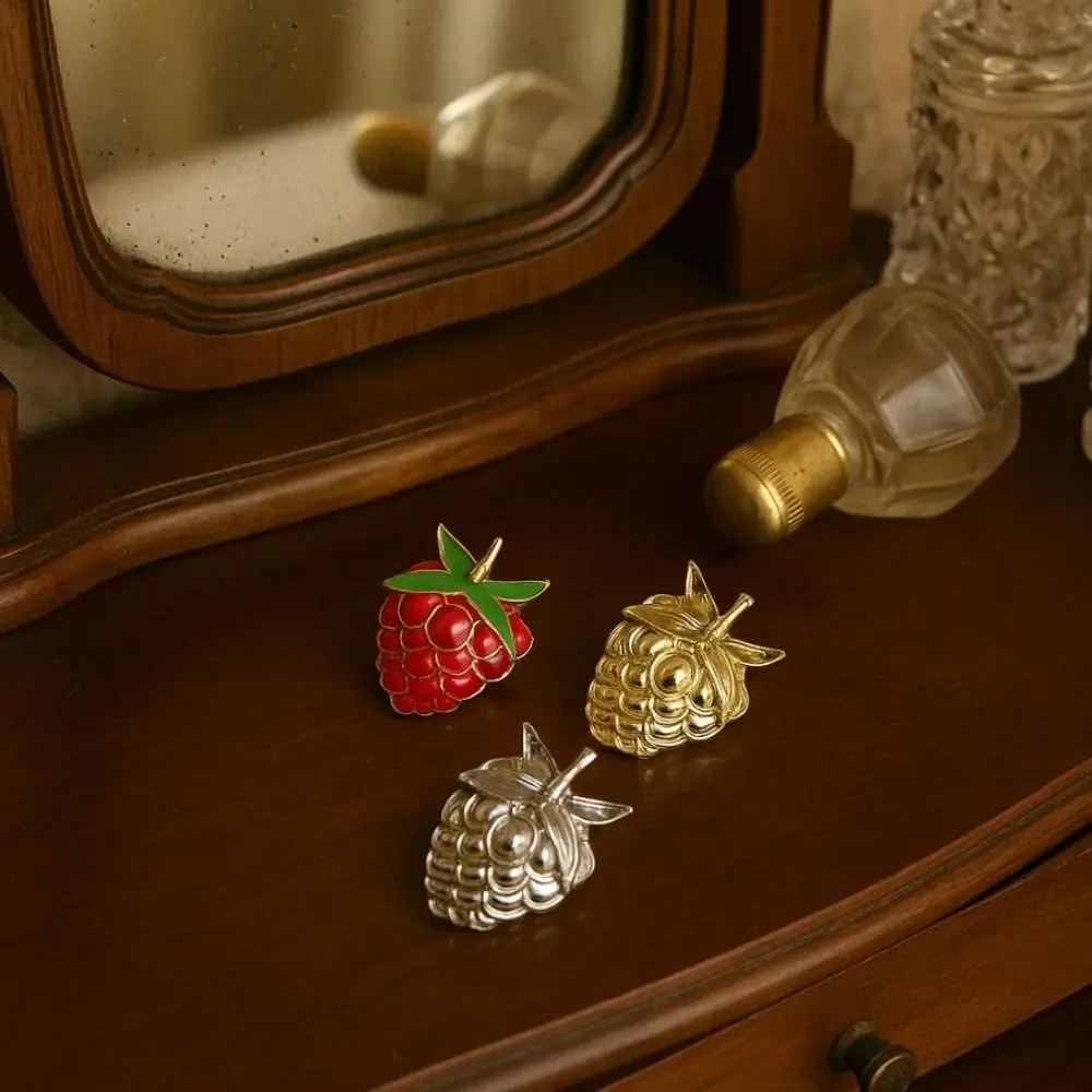 Броши из сплава с клубникой и эмалью, ювелирные аксессуары, корейский стиль, броши с капельным маслом и фруктами, дизайн меньшинства, значок для сумки