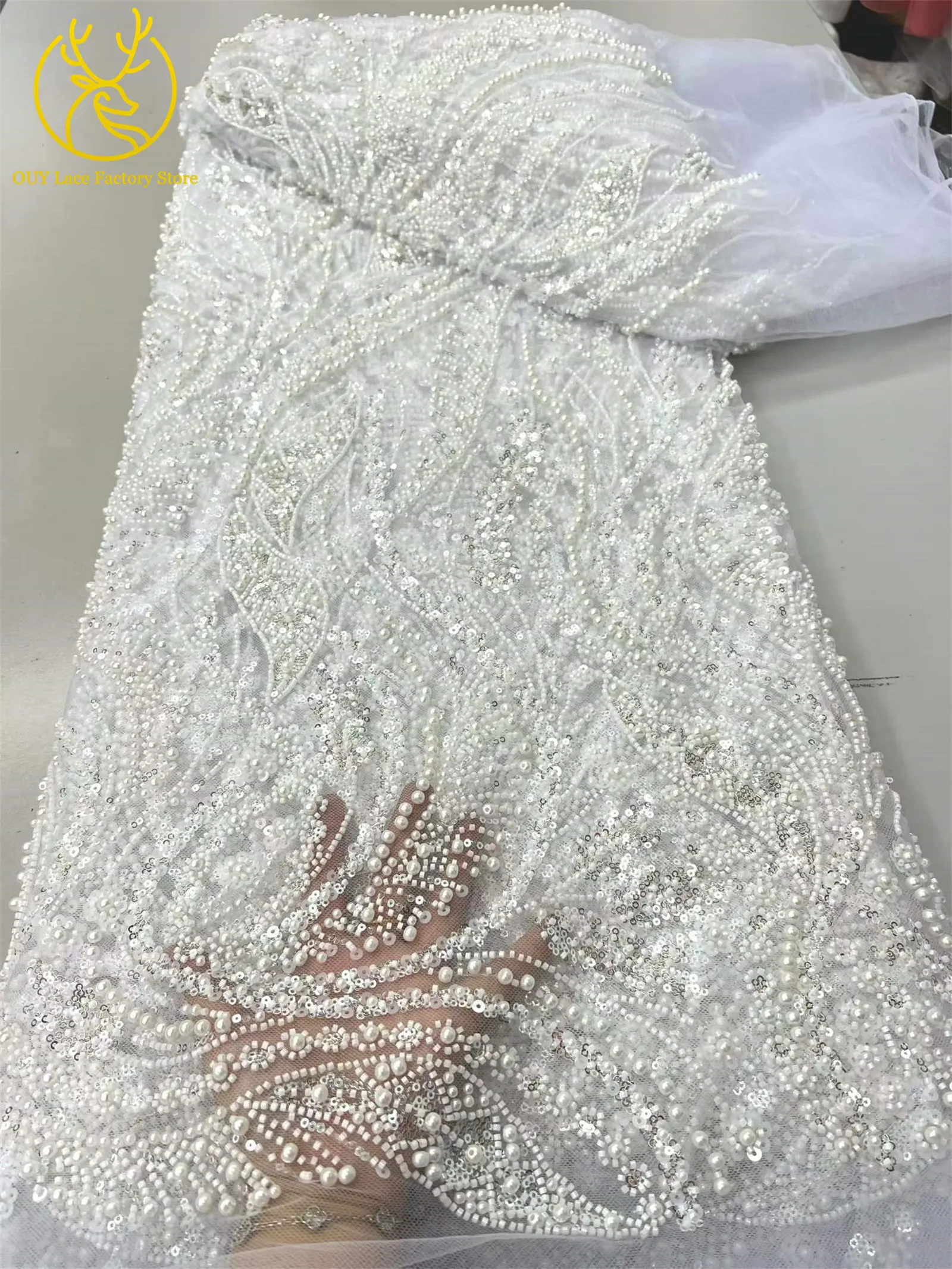 5 Yards nigerianischer roter Brautspitzenstoff mit Perlen, hochwertige afrikanische Spitze mit schweren Perlen und Pailletten für Brautkleider und Hochzeitsfeiern – Detail 8