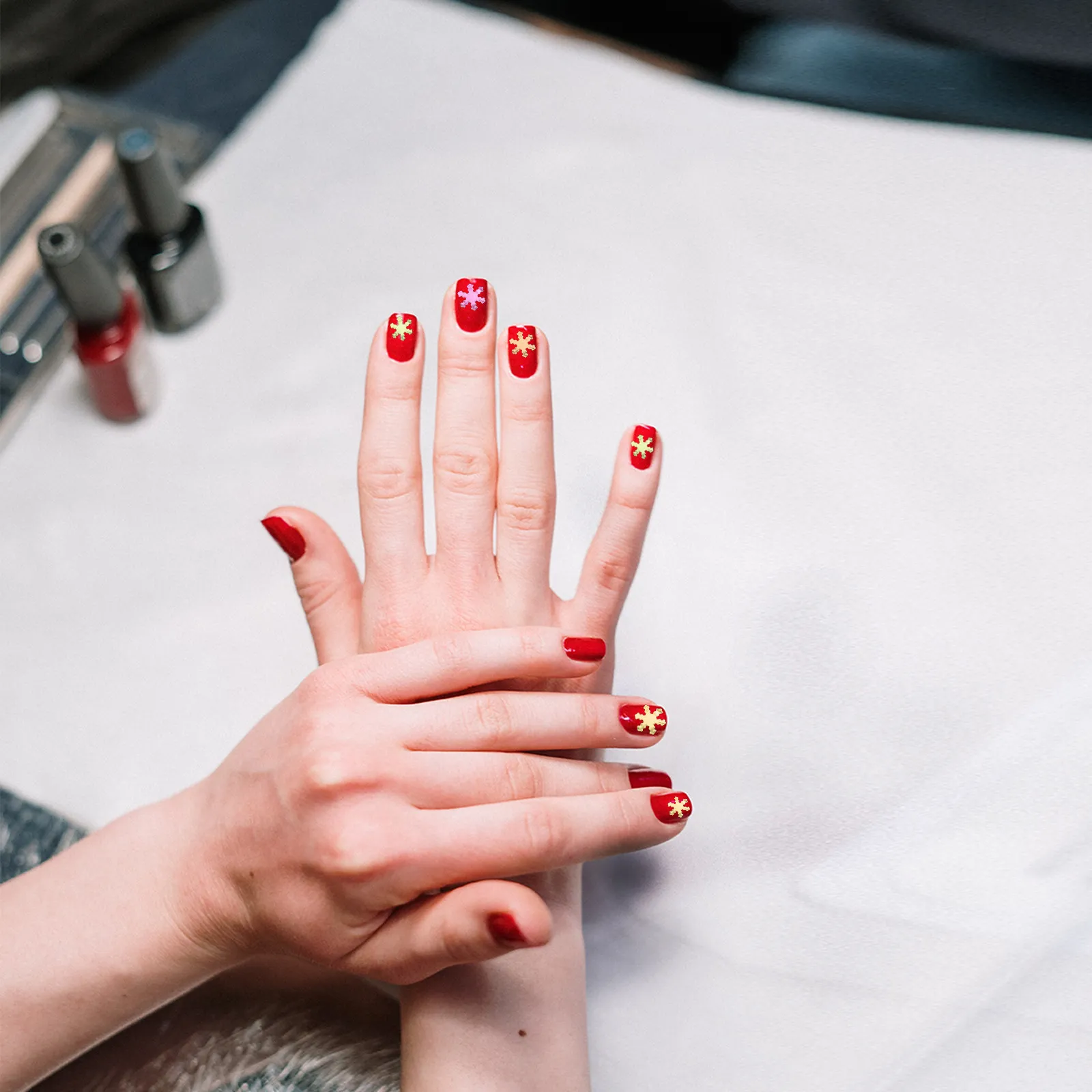 

5 коробок с блестками для маникюра, цветные блестки в форме снежинок, блестящие наклейки для ногтей, красивые креативные формы, подарки для женщин, праздники