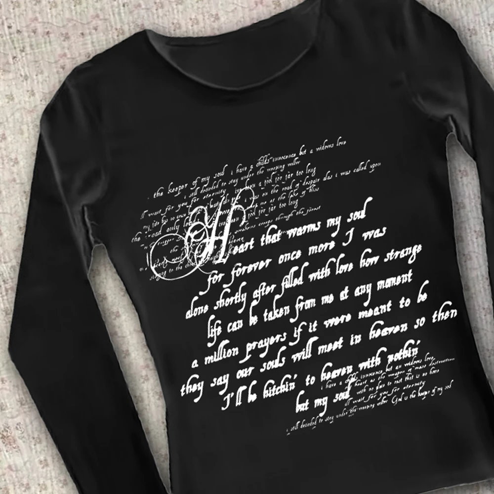 T-shirt a maniche lunghe in stile gotico scuro europeo e americano con stampa di lettere girocollo slim fit alla moda da donna piccante