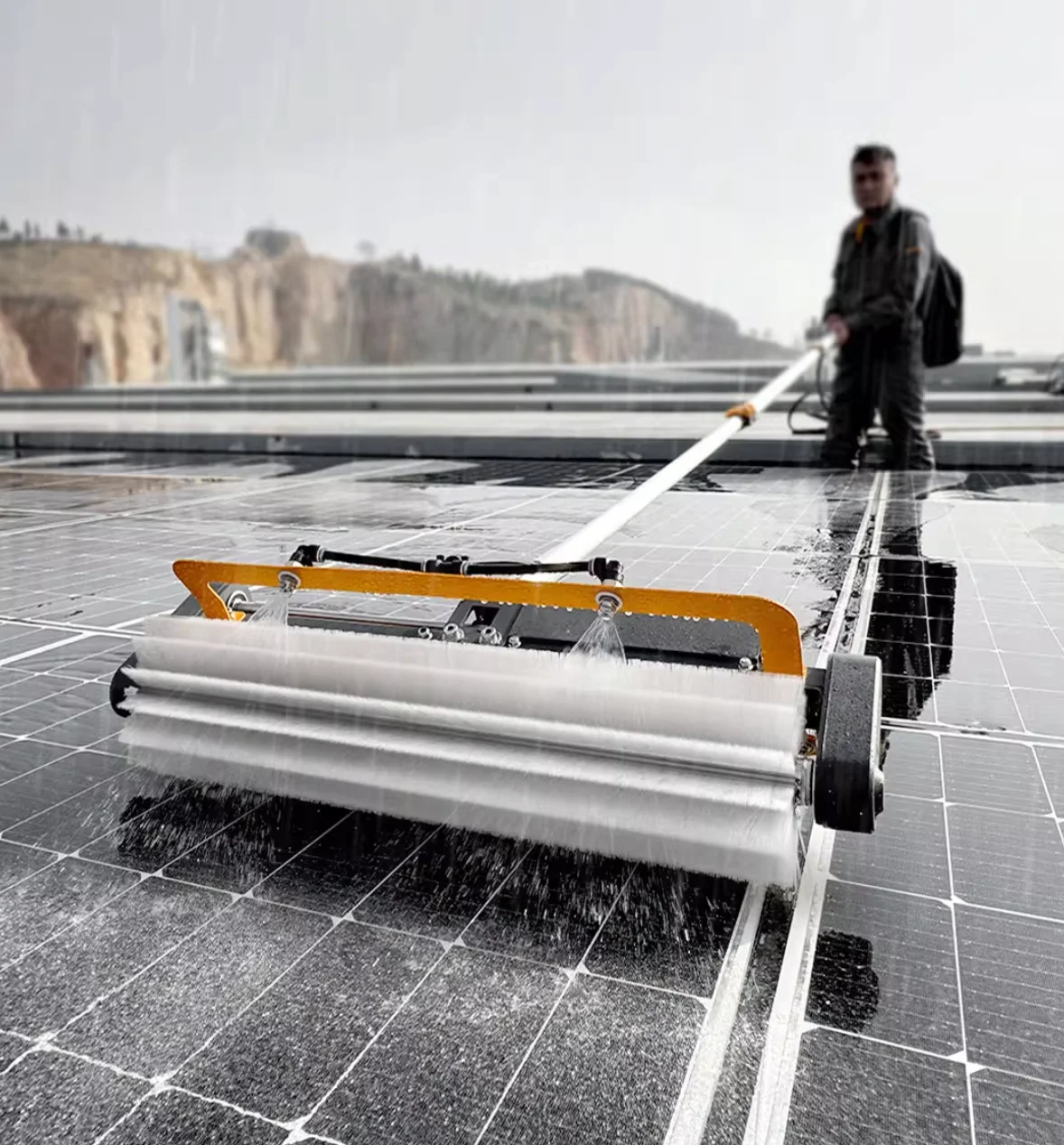 

Photovoltaic panel cleaning tool, solar panel cleaning machine, dry cleaning and washing dual-use cleaning roller brush