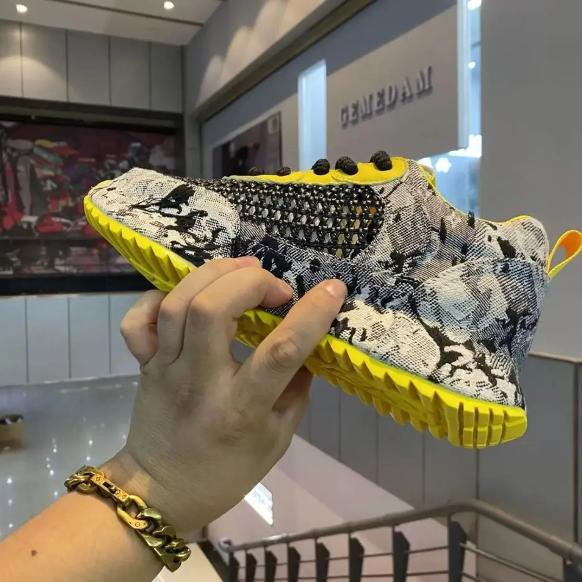 

Men's Breathable Mesh Slip-On Sneakers - Versatile Trendy White Board Shoes for Daily High-End Wear Suitable for all seasons