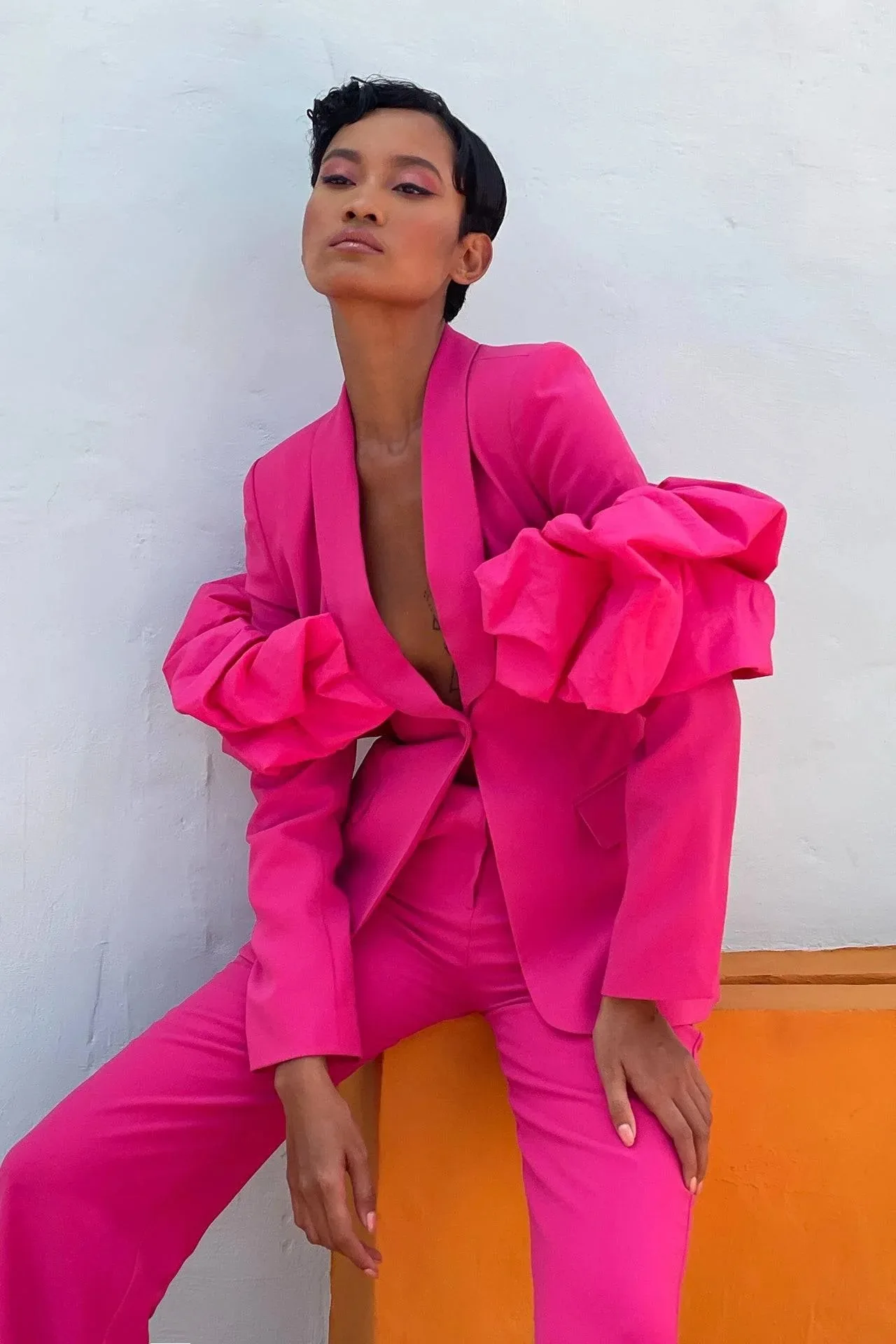 Vestidos de mujer, trajes elegantes con un botón, chaqueta con apliques y pantalones para mujer, traje de satén de 2 piezas personalizado W665