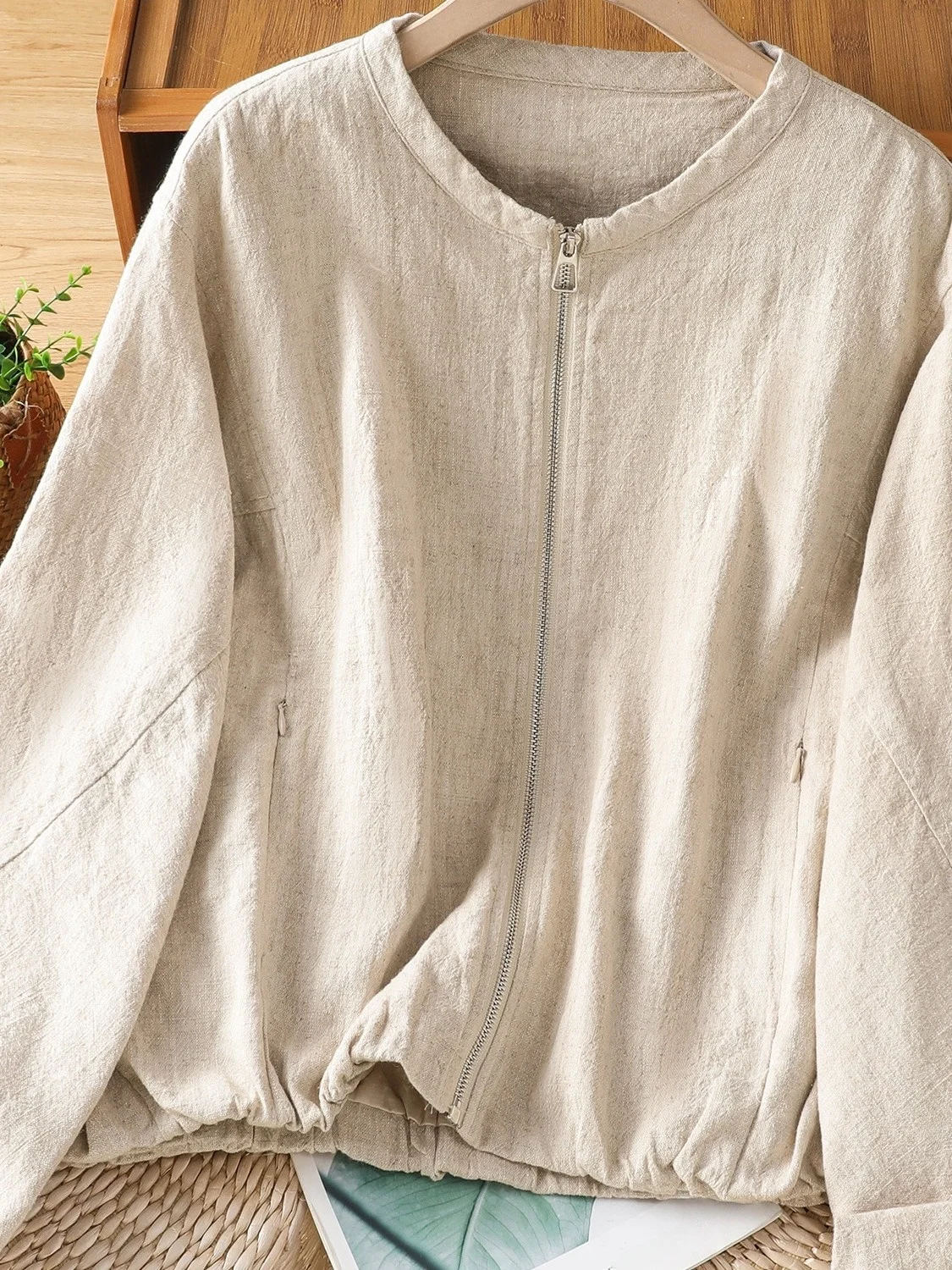 Artystyczny płaszcz lniany w kolorze faion ort, duży rozmiar, damski, długi, zapinany na zamek, okrągły dekolt, luźny, casualowy, otwarty...