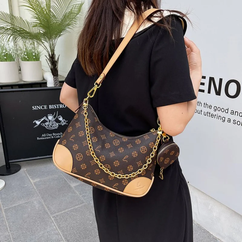 

Классическая элегантная женская большая сумка роскошного бренда известного дизайнера с прочной удобной ручкой