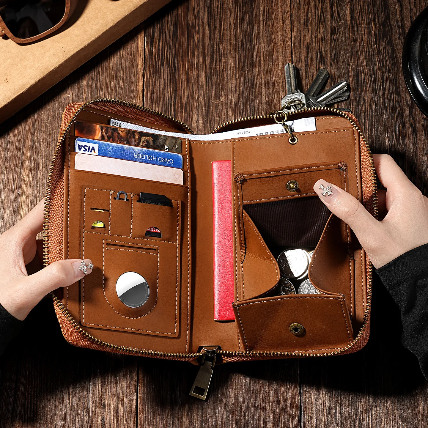 Herren-Reisepasshüllen aus Leder mit AirTag-Schlitz, multifunktionale Reisebrieftasche mit Umhängeband, mehrere Kartenfächer und Reisepasshüllen