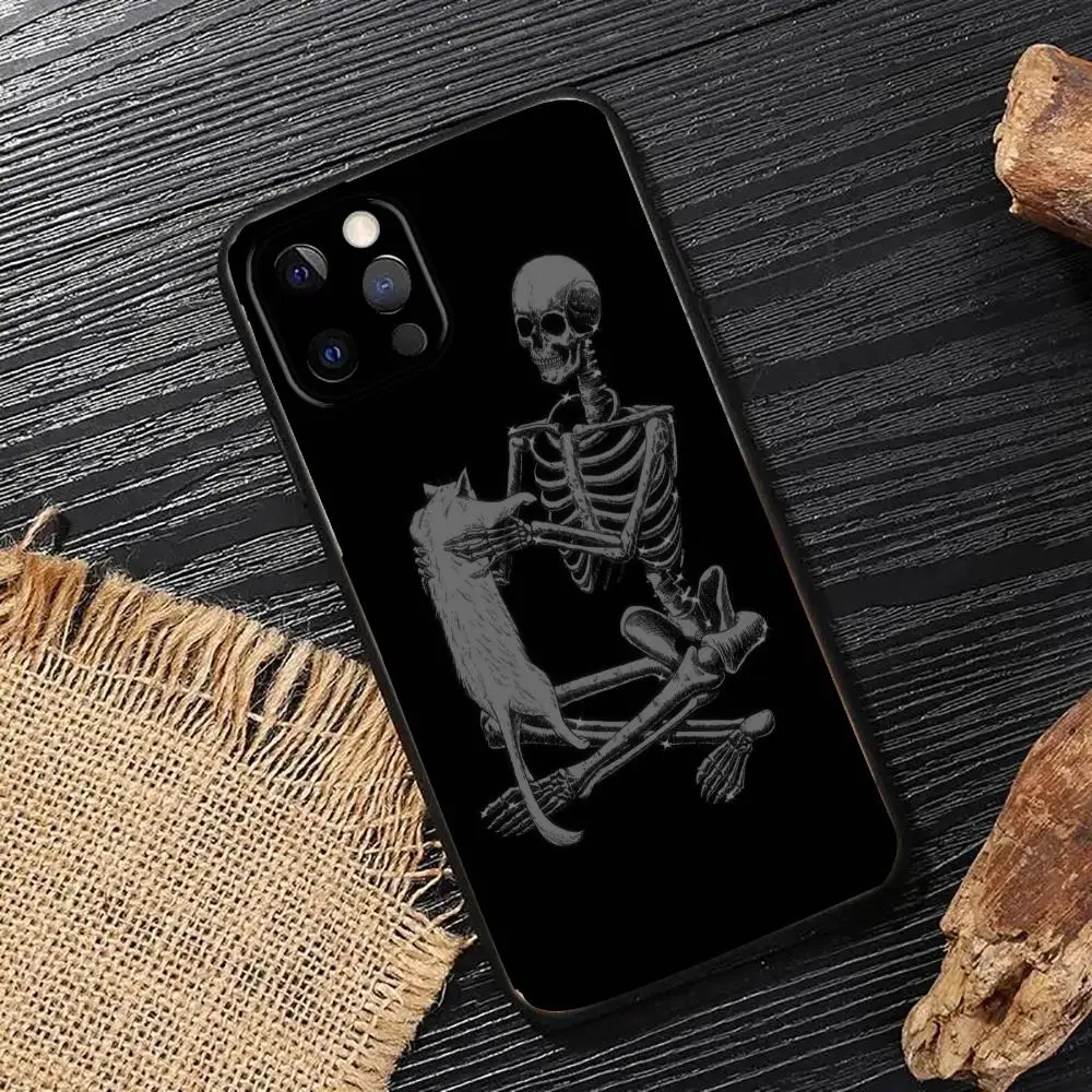 

Personalized skull and cat phone case suitable for iPhone 16 17 15 14 13 12 11 Pro/Max/Plus all inclusive frosted soft case