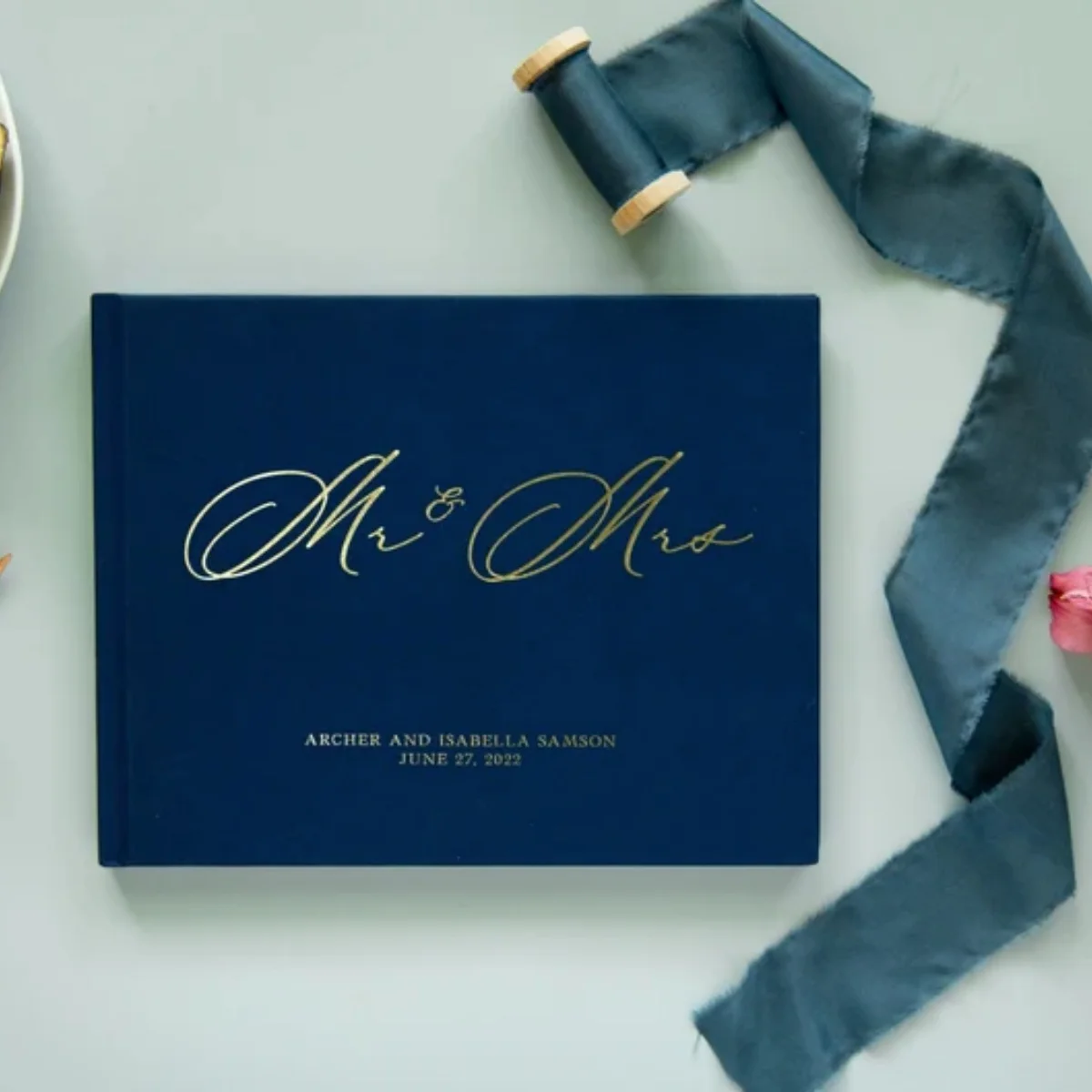 

Книга для гостей на свадьбу "Be Our Guest", элегантный альбом для подписей в цветах темно-синий и розовое золото, с возможностью выбора цвета A006