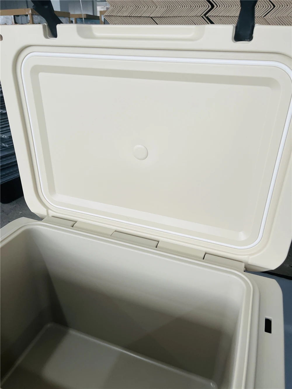 Customized Color American Style 37 QT Bio Food Grade PU Foam Insulated Cooler Box Hard Fishing Camping Ice Chest Container