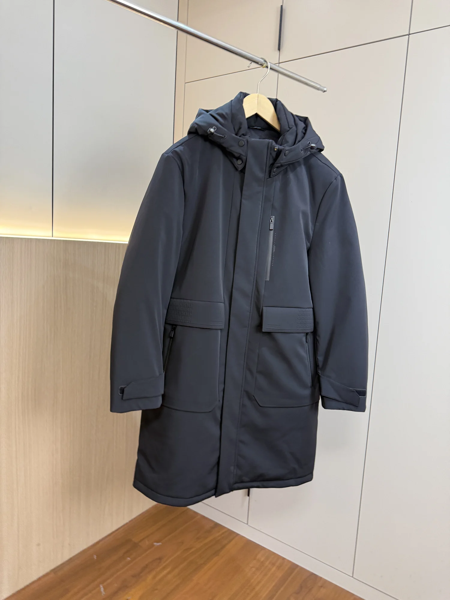 

Мужская зимняя куртка-трансформер 3-в-1 для активного отдыха: пуховик со съемным капюшоном, средней длины, из стеганой эластичной ткани