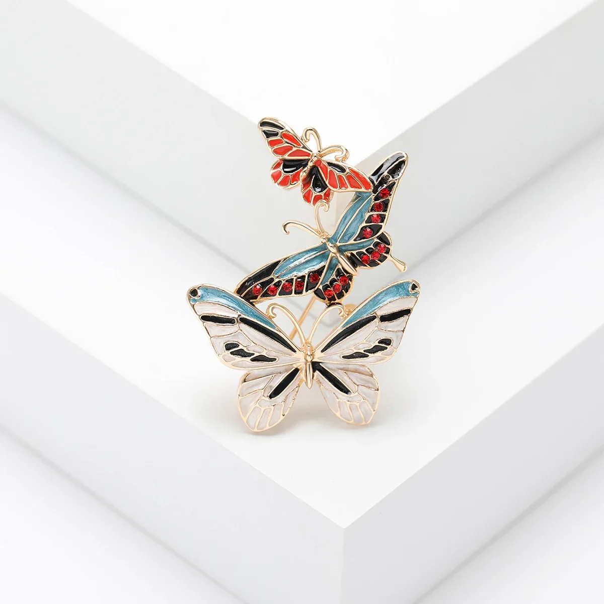 Dmari Luxury Brooch Enamel Pin Three Butterfly Badge Women Party Meeting Accessories Jewelry For Clothing