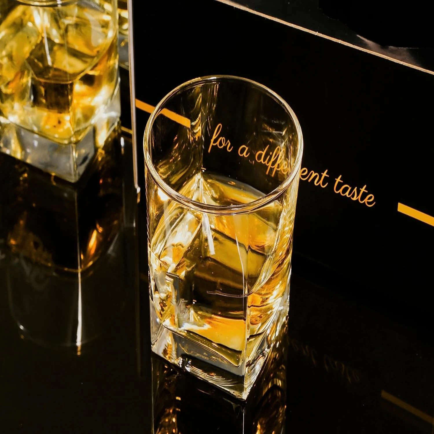 

Opulent, handcrafted crystal whiskey glasses - Elegant and premium gift set for discerning whiskey aficionados - Weighty base en