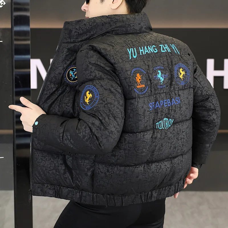 

Утепленная хлопковая куртка мужская зимняя новая теплая с воротником-стойкой, вышивкой, на хлопковой подкладке, молодежная повседневная, с длинными рукавами, на молнии