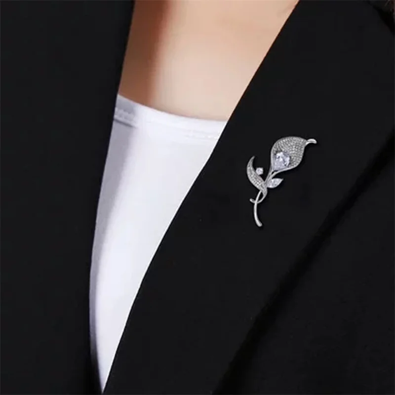 Crystal Flower Brooches for Woman Trendy Silver Plated Tulip Brooch Lapel Pins Elegant Corsage Dress Luxury Zircon Jewelry Gift