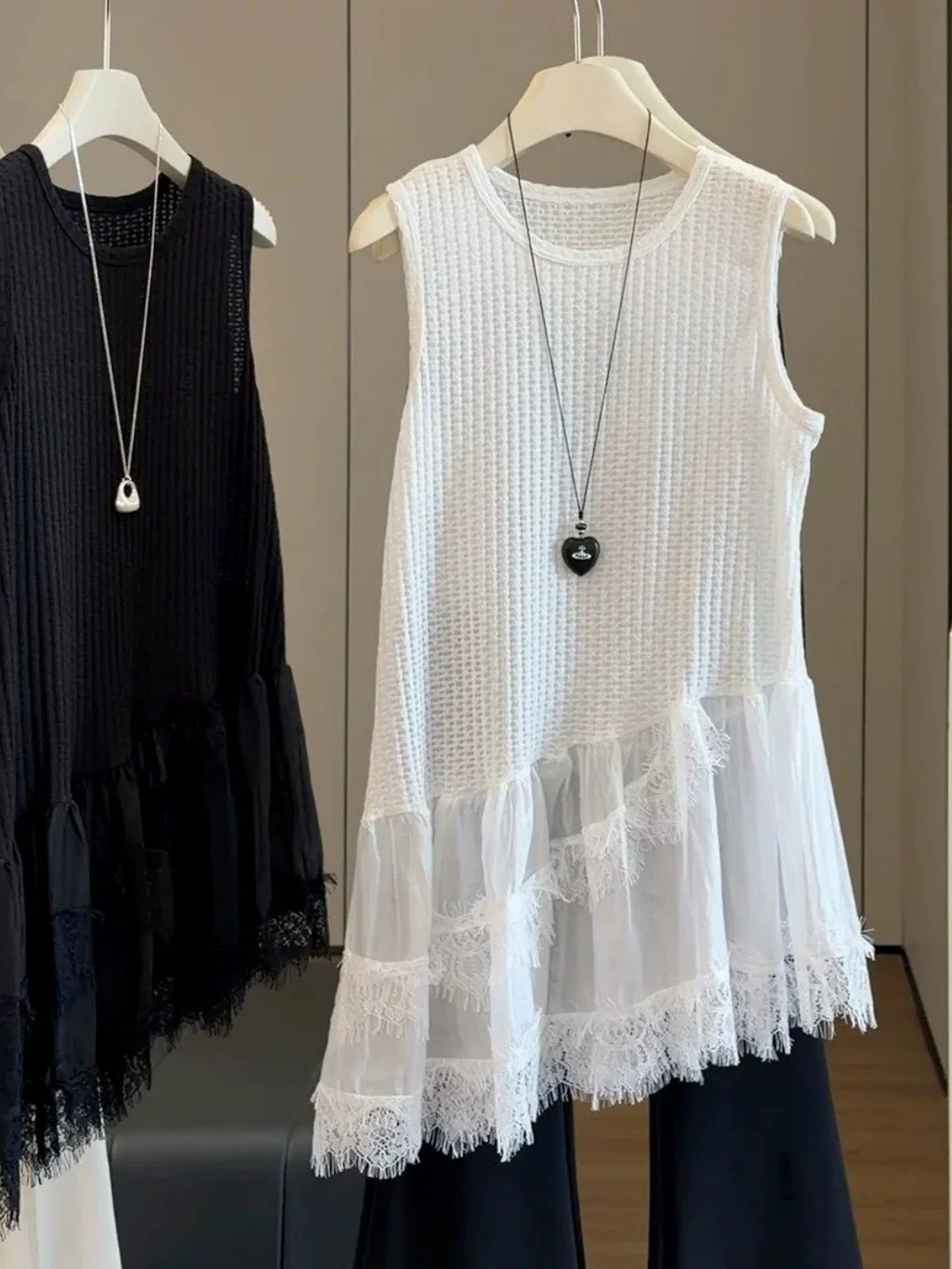 Extra Large 300 Pounds Korean Style Lace Splicing Sleeveless Vest Design Sense Flower  Irregular Hemline Elegant Top