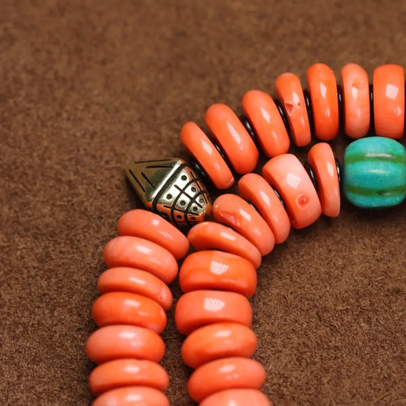Fenghai Bamboo Momo Necklace paired with Yellow Wealth God Gahu Box Pendant and Old Green Pine Snowflake Accessories