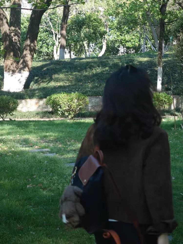 Jaqueta Feminina Browan de Camurça Estilo Motociclista Curta, Nova Coleção Outono Inverno, Casaco Acolchoado Solto e Moderno com Corte Reto e Manga Longa