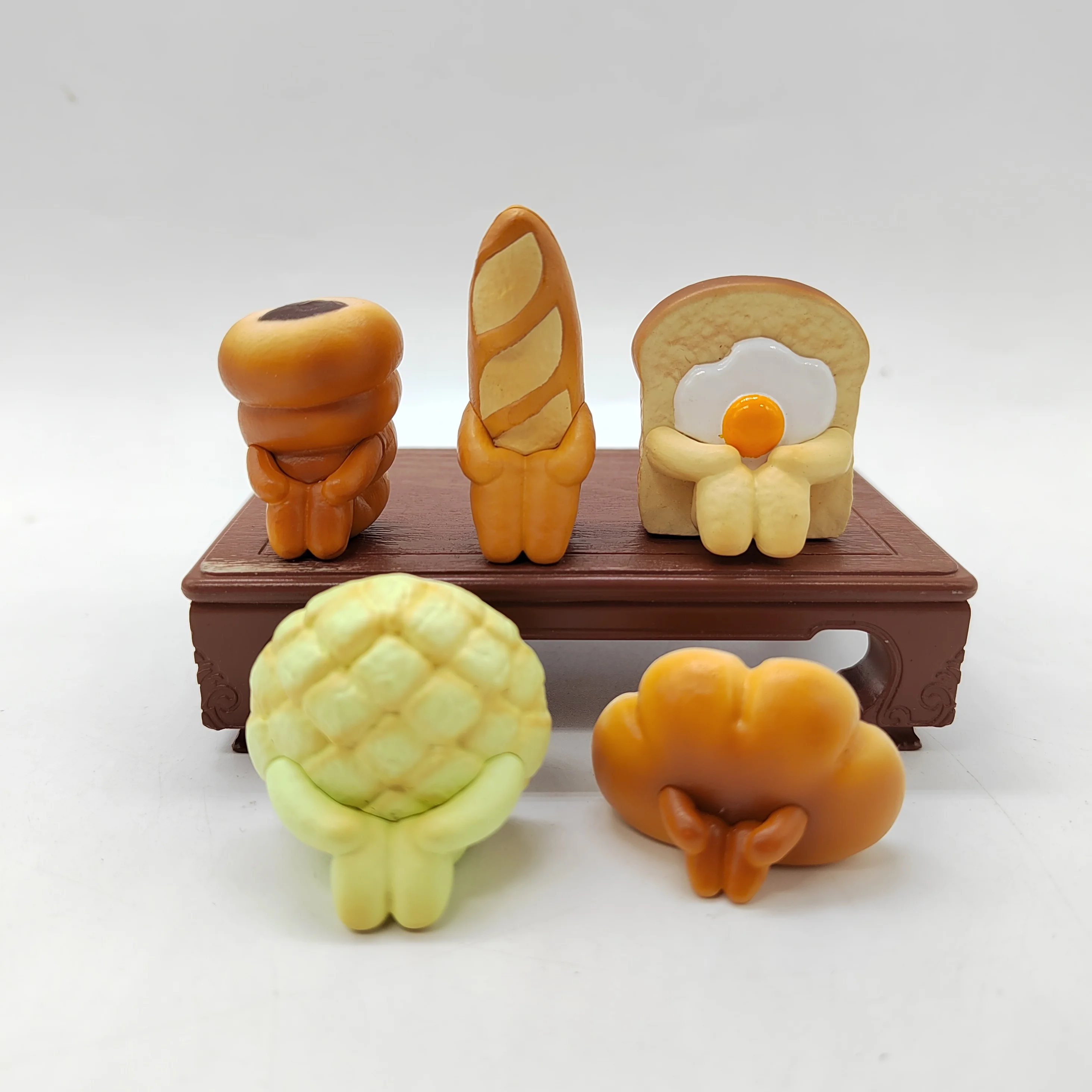 

[In Stock] Bandai Gashapon 'Bread Lovers' Series - Heartbreak Set (Kneeling Figure With Baguette/Croissant/Melon Bread Collecti
