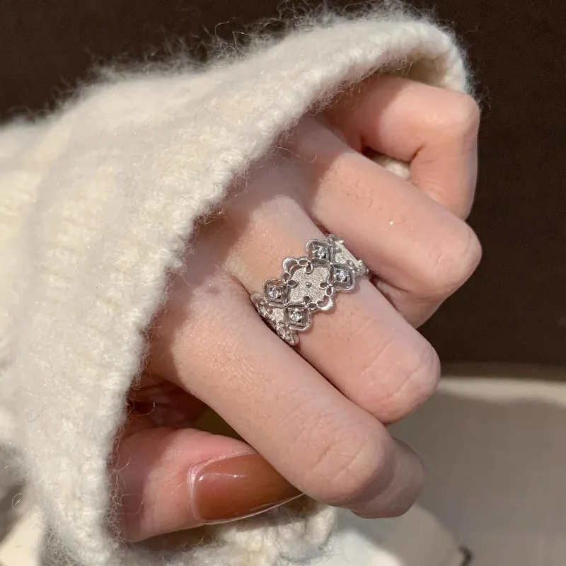

Retro Hollow out Wide Version Lace Heavy Work Luxury Open Finger Ring for Women Faionable Court Sle Jewelry