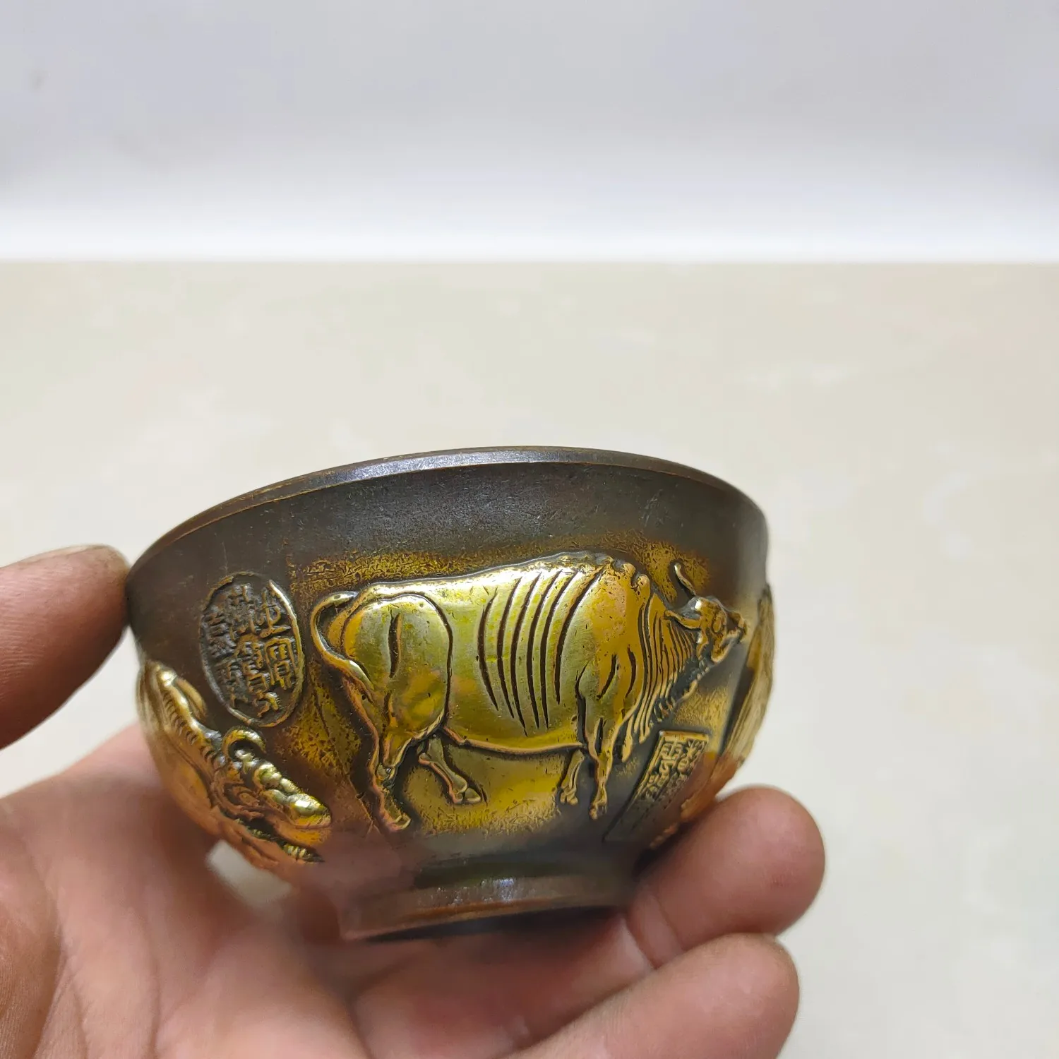 

A small five-cow bowl, made of brass imitation purple copper gilded with antique craftsmanship.Free shipping