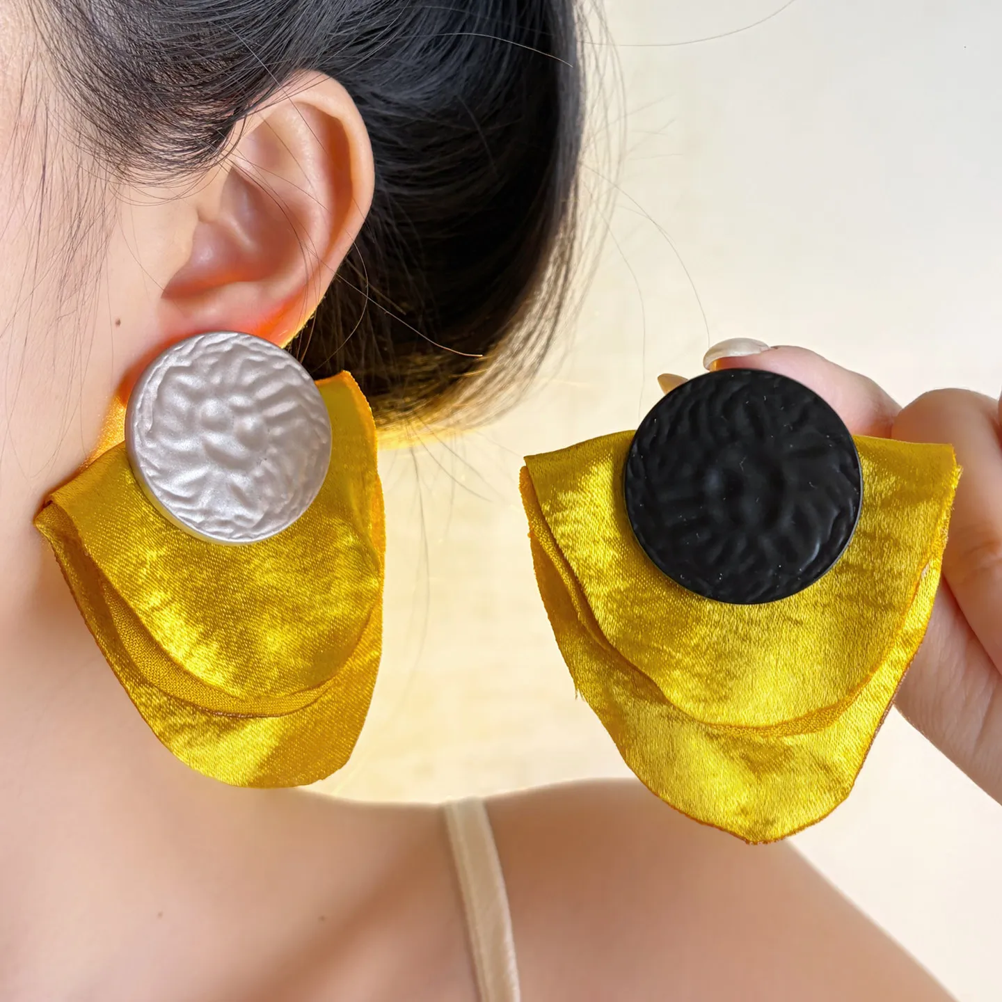 Vintage Vacation Style Oversized Satin Fabric Button Earrings, Luxury Unique Exaggerated Cloth Stud Earrings Fashion Jewelry