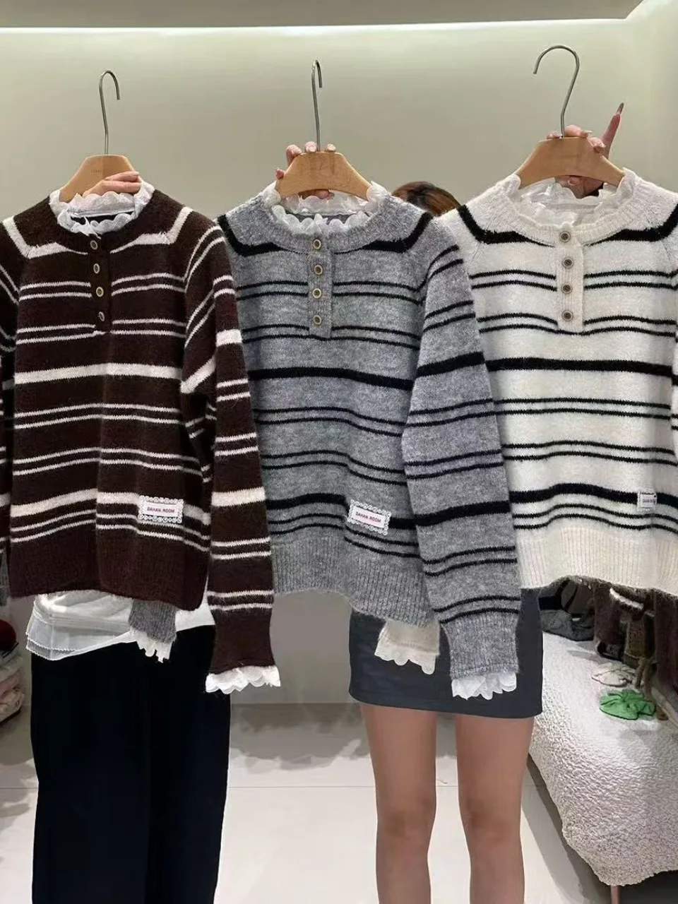 Maglione da donna Primavera Estate Autunno Petalo Bottone a righe Ne lavorato a maglia Lungo Sve Top Dolce Anti invecchiamento Pendolarismo Sle