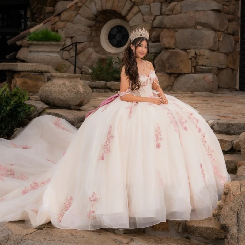 

Beige Shiny Quinceanera Dresses Ball Gown Off The Shoulder Applique Lace Beading Crystal Bow Tull Party Birthday Sweet 16 Dress