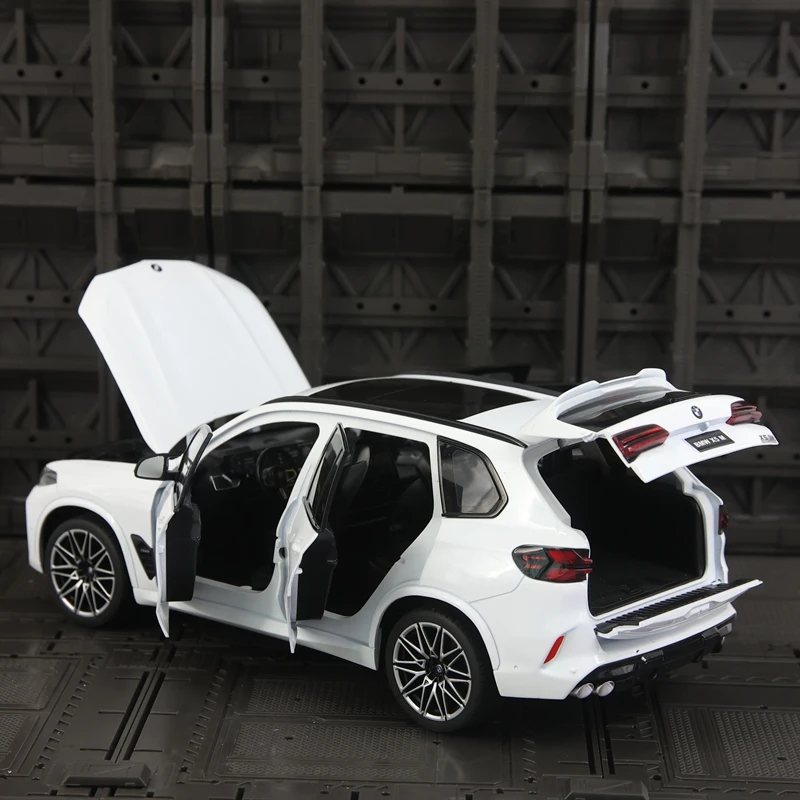 

1:18 BMW X5M alloy off-road vehicle model doors on both sides that can be opened and the front hood and trunk door can be opened