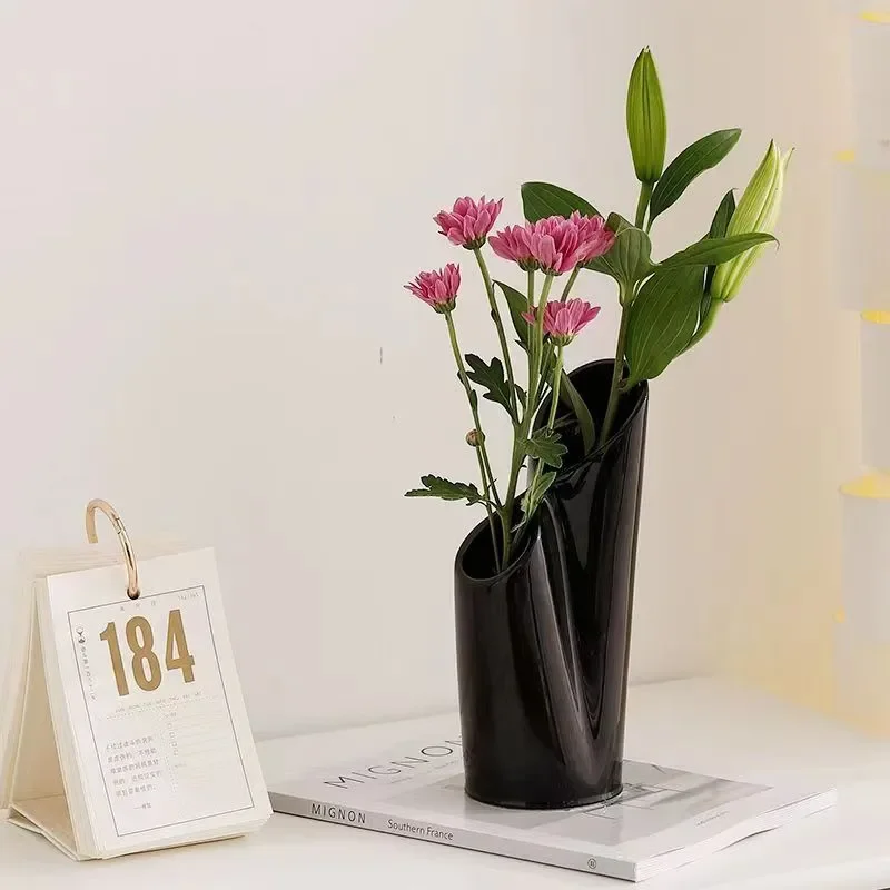 for European Minimalist Creative Ceramic Vase High-end Flower Ware Desktop Water Care Ornament Living Room Home Decoration