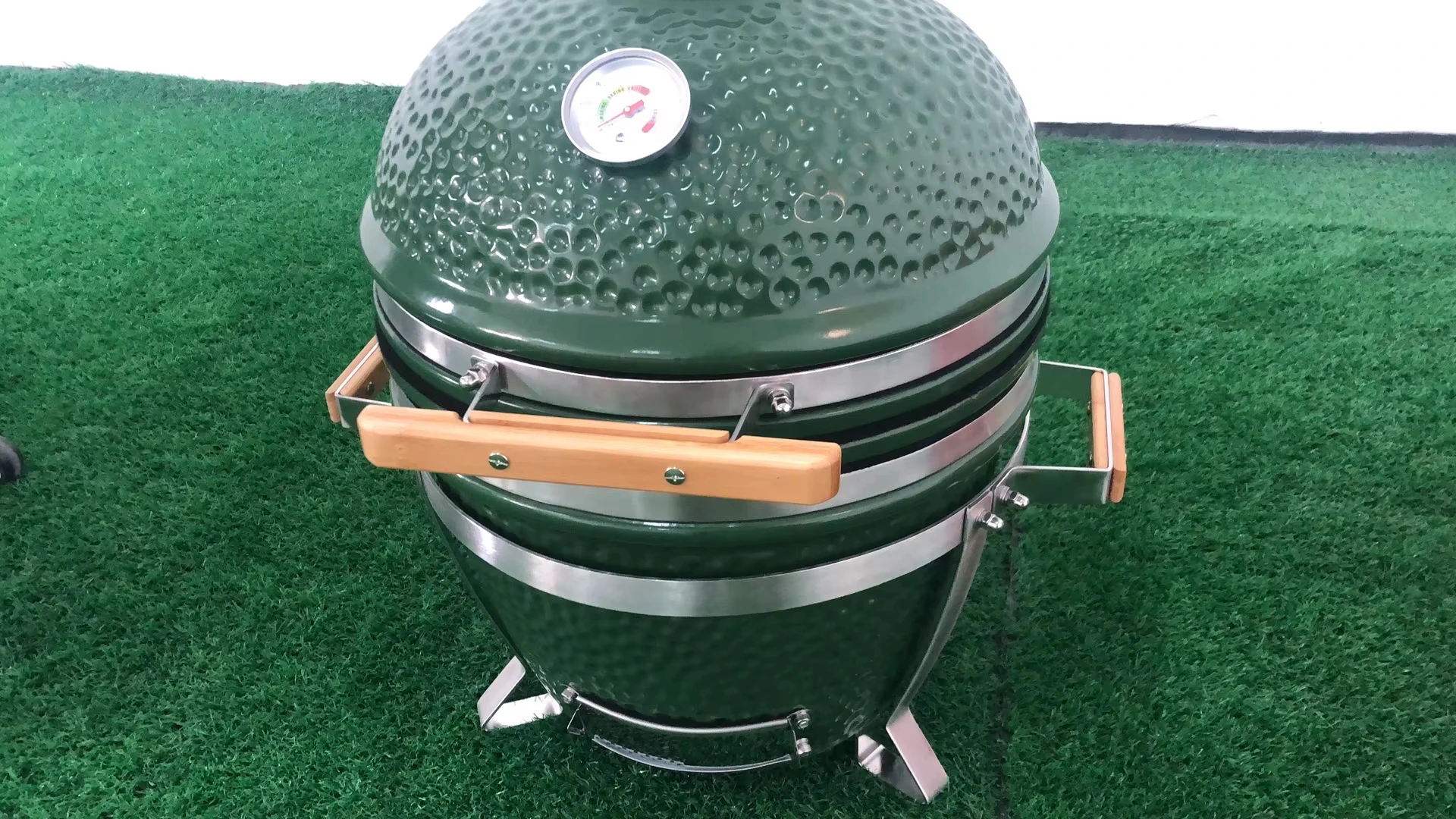 المعدات التجارية شواية خارجية صغيرة آلة شواء محمولة 14 بوصة شكل بيضة سيراميك التخييم موقد الشواء شواية صغيرة