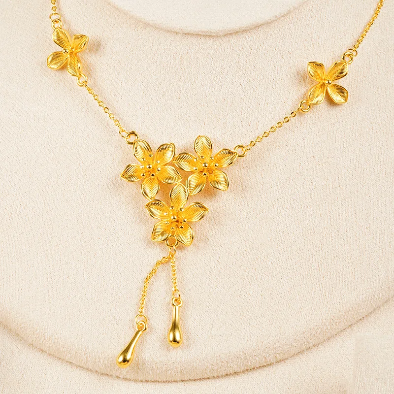 

Clavicle Beautifying Brushed Blooming Flowers Clavicle Necklace For Women 24K Gold AU999 | Slims neckline, slim and delicate