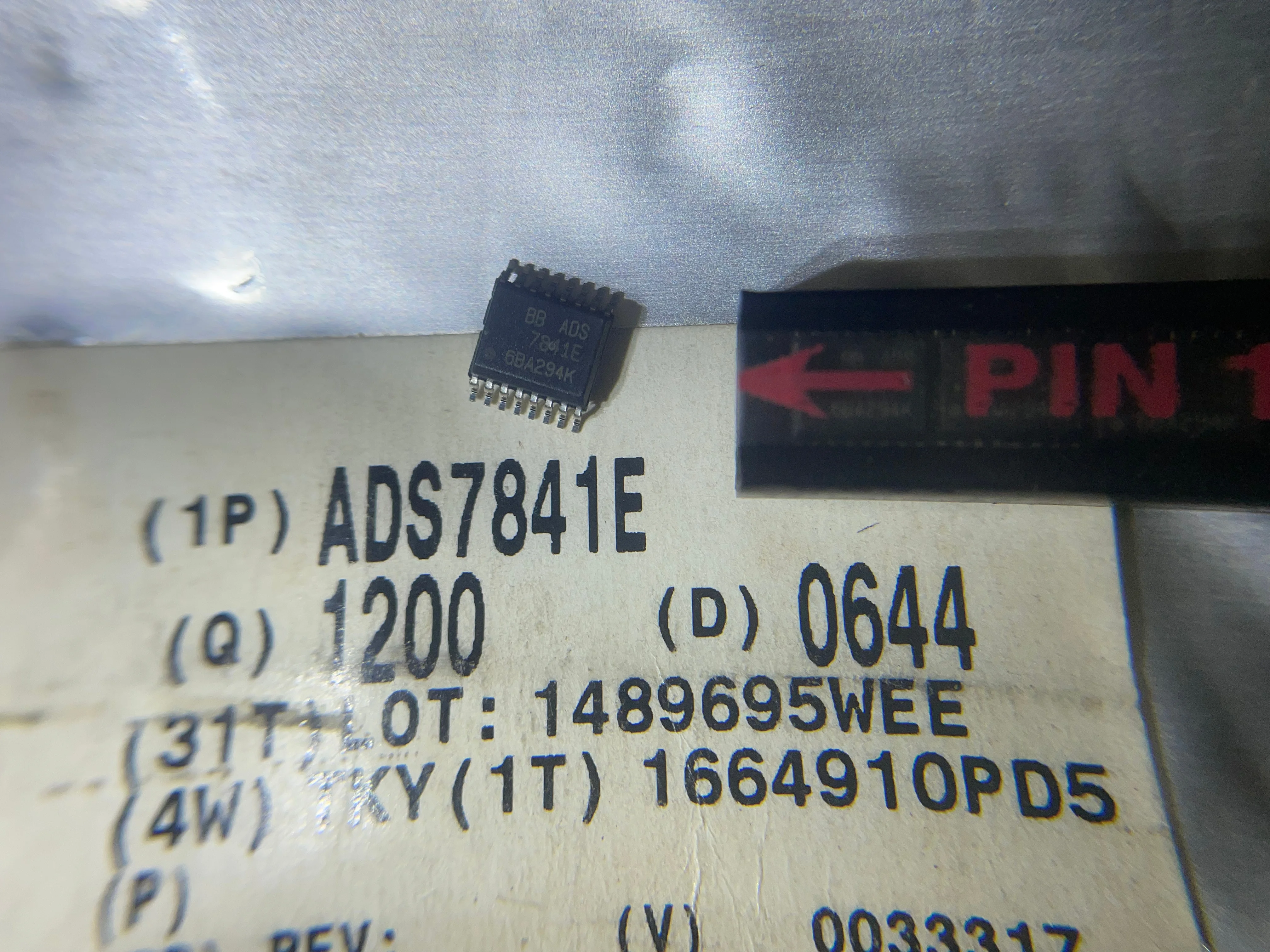 

1pcs New Original 100% Quality IC ADC 12BIT SAR 16SSOP ADS7841E 7841E