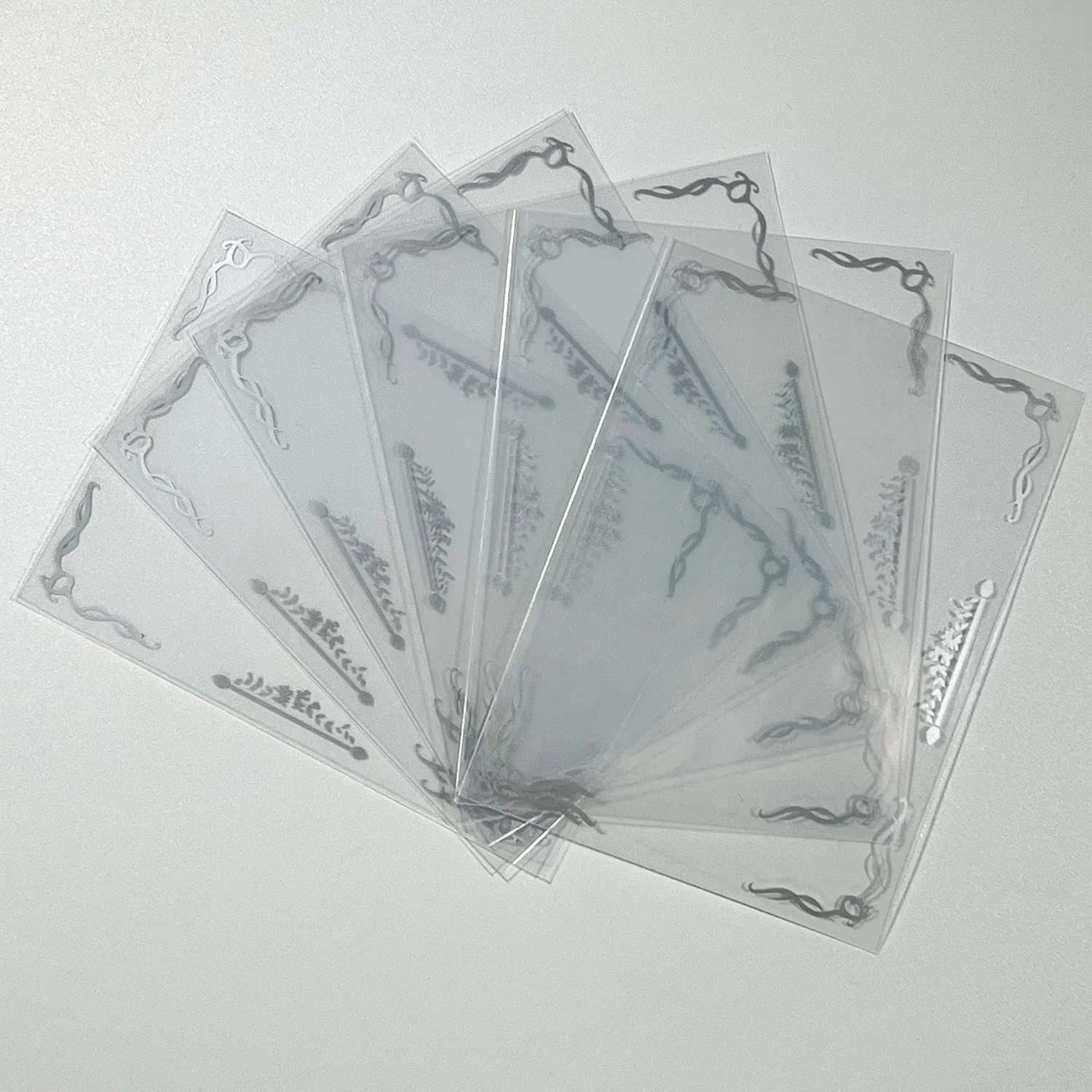 60PCS KMA Silver Gold Borders manicotti per carte di dimensioni Standard esterne protezione per carte collezionabili scudo Magical Card Cover PKM